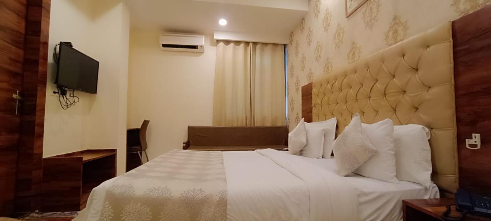 A One Hotels By Ventus Hotels & Resorts- Delhi Airport New Delhi Buitenkant foto