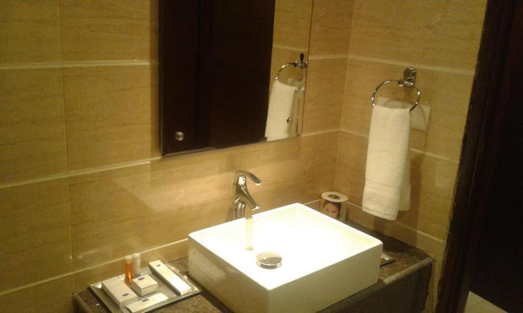A One Hotels By Ventus Hotels & Resorts- Delhi Airport New Delhi Buitenkant foto